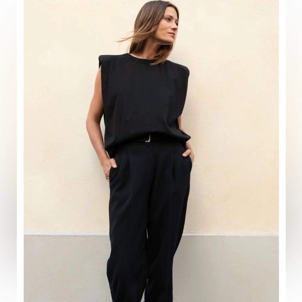 The Frankie shop - EVA PADDED SHOULDER MUSCLE T-SHIRT - BLACK